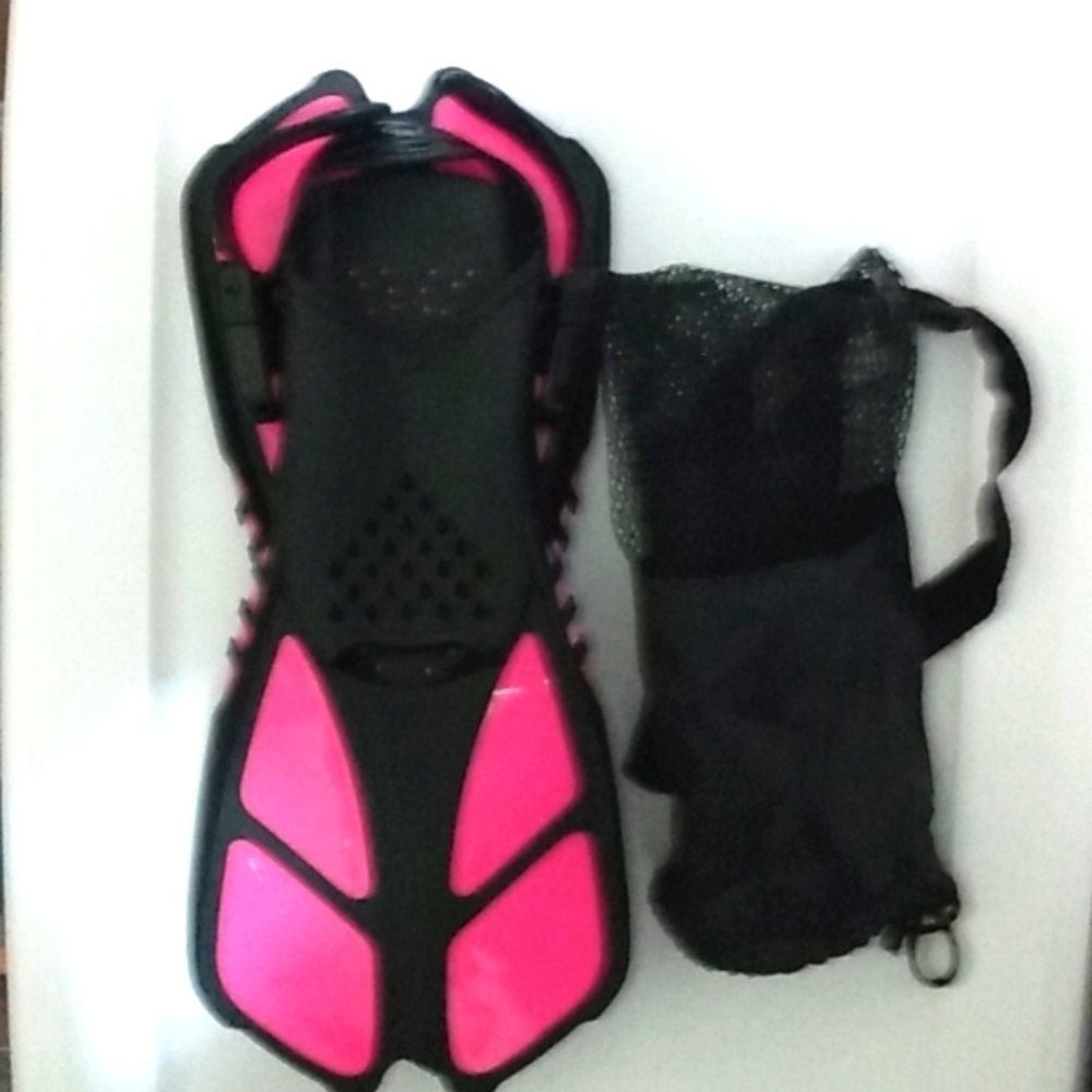 FELNATS PINK & BLACK SNORKELING AND DIVING FINS KIDS SIZE SM/MED